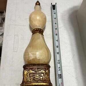 VINTAGE MARBEL TABLE TOP GOLD ACCENT FINIAL